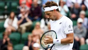Wimbledon: Ruud suffers second-round exit after veteran Fognini masterclass