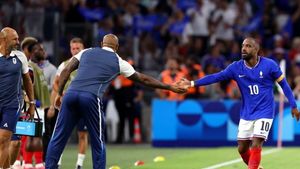 France 3-0 United States: Slow-starting hosts rally to opening Olympics win