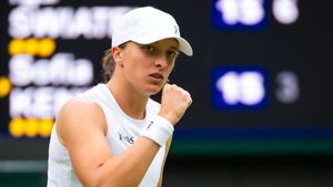 Wimbledon: Swiatek soars into second round after powering past Kenin