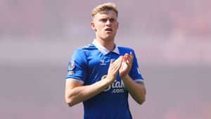 Jarrad Branthwaite focused on new season with Everton amid Manchester United interest