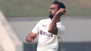 Jaydev Unadkat slams fan for misquoting him on 'flat to stay in and a car to drive around' statement