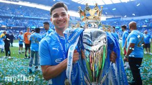 Alvarez Ponders Future Following Exclusion From Man City's Key Matches