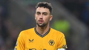 Max Kilman joins West Ham in £40m deal from Wolves