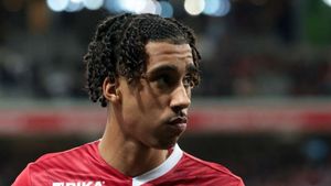 Manchester United announce signing of 18-year-old defender Yoro