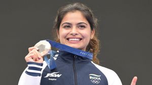 When is Manu Bhaker's 25m Pistol Qualification Round? How is it Different From 10m Pistol?