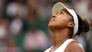 Wimbledon: Naomi Osaka crashes out as Emma Navarro breezes to straight-sets triumph