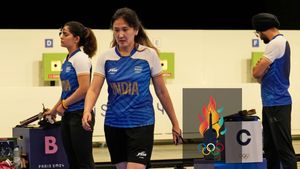 Paris Olympics 2024: Cricket Fraternity Congratulates Manu Bhaker and Sarabjot Singh for Clinching Bronze Medal in Shooting