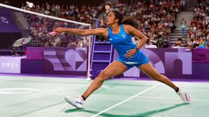 Olympics 2024 Badminton: PV Sindhu Eases Past Estonia’s Kristin Kuuba to Book Round of 16 Berth in Paris