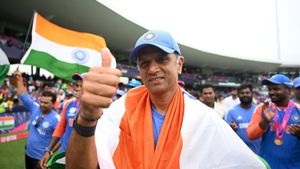 'Rahul Dravid Deserves Bharat Ratna,' Suggests Sunil Gavaskar; Fans Back Him