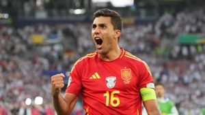 Rodri to Real Madrid? 'I tell him every day to leave City', says Carvajal