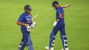Dinesh Karthik names four players who can replace Kohli and Rohit in playing 11, only one picked for SL T20Is
