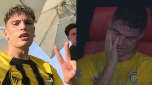 Manchester United Star Alejandro Garnacho Poses with Jersey That Could Upset Idol Cristiano Ronaldo