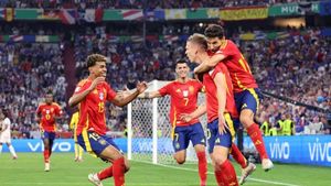 Spain 2-1 France: Olmo powers La Roja into final after record-breaking Yamal goal
