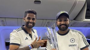 Suryakumar Yadav erupts with joy, dances to tune of bhangra upon reaching team hotel in Delhi