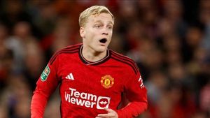 Premier League: Van de Beek confirms Man Utd exit