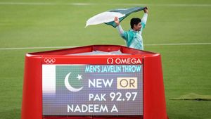 Olympic Champion Arshad Nadeem, who crowd-funded to buy javelin for Paris 2024, to get 10 crore prize money from Pakistan Govt
