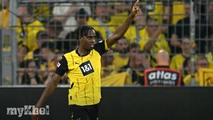 Gittens' Double Ensures Winning Start For Borussia Dortmund Against Frankfurt