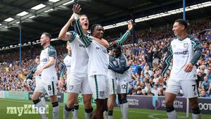 Sunderland Maintains Lead With Fourth Win, Oxford's Comeback Triumph
