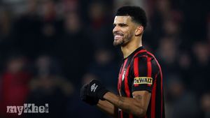 Bournemouth Coach Iraola Clarifies Solanke's Absence Amid Tottenham Interest