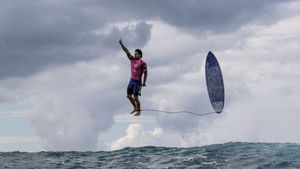 Greatest Sports Photo of All Time? Brazilian Olympic surfer Gabriel Medina's iconic photo by Jerome Brouillet goes viral