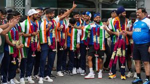 Smiles and garlands as Indian hockey team returns to warm reception; skipper says overwhelmed