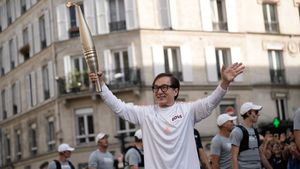 Jackie Chan Shines as Torchbearer in Paris, Enthralling Crowds Ahead of the 2024 Paralympic Games
