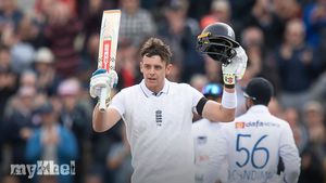 Ian Bell Celebrates Jamie Smith's Maiden Test Century For England