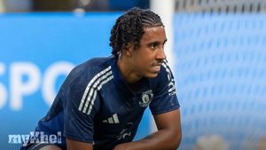 Manchester United Hit By Injuries To New Signings Yoro And Hojlund