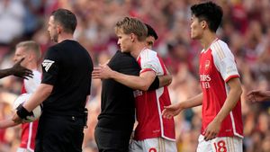 Arsenal manager Mikel Arteta hired professional Pickpockets to teach his team a Lesson!