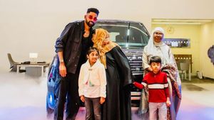 Mohammed Siraj New Car: Hyderabad Star Buys Range Rover For Family, Posts Picture With Mother