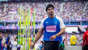 Neeraj Chopra Enters Javelin Throw Final at Paris Olympics 2024; Twitterati Hail India's Golden Boy