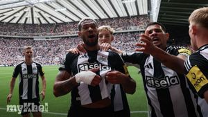 Joelinton Seals Victory For 10-Man Newcastle United Against Southampton