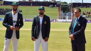 PAK vs BAN 1st Test: Bangladesh Opt to Field First as Day 1's Play Begins After 4 Hour Delay