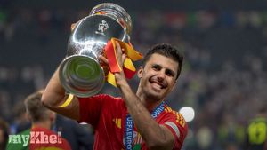 Rodri's Revolutionary Impact On Defensive Midfield Recognised By Lucas Leiva