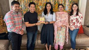 Paris Olympics Bronze Medalist Manu Bhaker Meets Sachin Tendulkar in Mumbai, Shares Unforgettable Moments with Cricket Legend