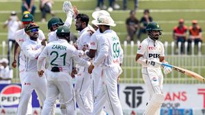 ICC penalises Shakib Al Hasan for Throwing Ball at Mohammad Rizwan During Rawalpindi Test; Pakistan-Bangladesh Lose WTC Points