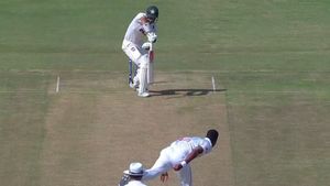 PAK vs BAN 2024: Shan Masood loses his cool and confronts umpire after controversial dismissal against Bangladesh