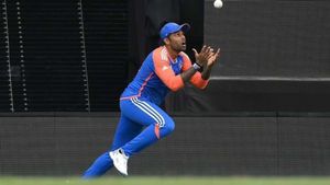 Tabraiz Shamsi reacts on viral video to raise questions on Sukryakumar Yadav's T20 World Cup final catch