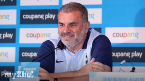 Tottenham Seeks Striker To Complement Team's Style In Transfer Window