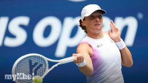 Swiatek's Swift Victory Over Shibahara Advances Her In US Open