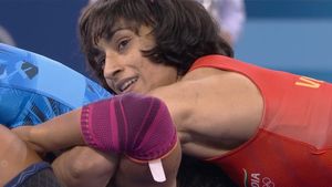 Paris Olympics: Vinesh Phogat Becomes First Indian Women Wrestler To Reach Gold Medal Match; Beats Yusneylys Guzman in Semifinal