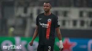 Willian Pacho Secures Move To PSG From Frankfurt For £45 Million