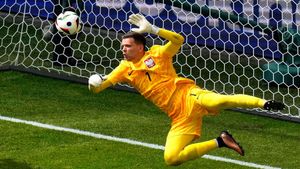 Wojciech Szczesny retires from professional Football at 34 - His Career at a Glance