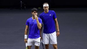 Carlos Alcaraz beaten on Laver Cup debut with Alexander Zverev in doubles