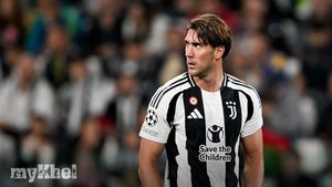 Motta Urges Vlahovic To Manage Emotions Following Champions League Frustration
