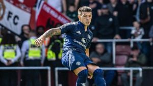 Manchester United coach Erik Ten Hag gives initial verdict on Lisandro Martinez injury amid Southampton win