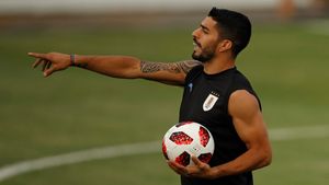 Luis Suarez Retires - Four biggest controversies of the Uruguay Legend