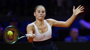 How Female Tennis Players & Coaches Find Their Groove Together