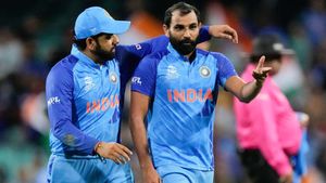 Mohammed Shami takes massive dig at Rohit Sharma and Rahul Dravid at CEAT Awards ceremony, attendees in splits