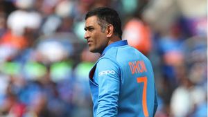 MS Dhoni should look at his face in mirror, India should award Bharat Ratna to Yuvraj Singh: Yograj Singh